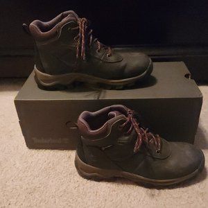 Timblerand Hiking Boots, Boys Size 2